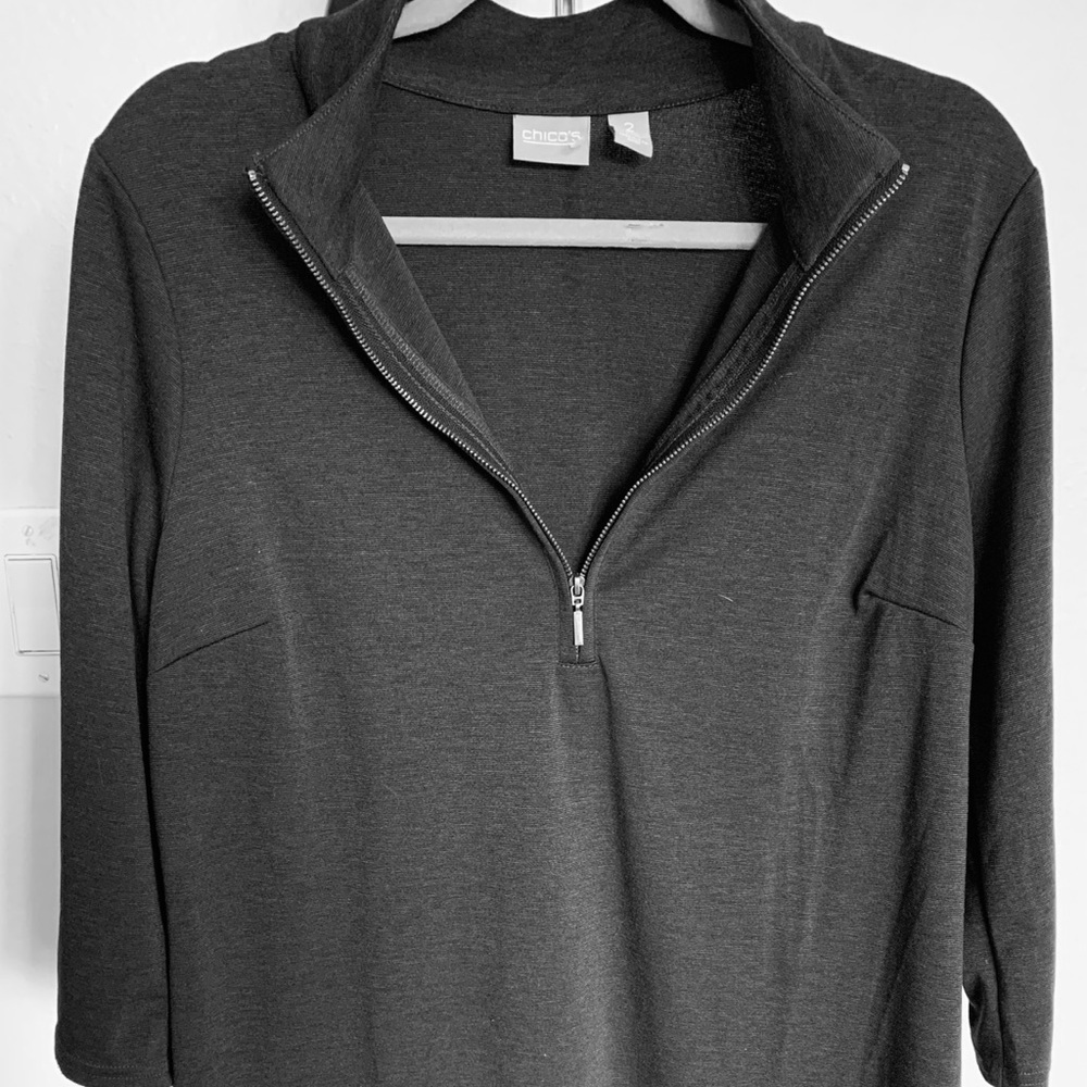 Classic fit with long sleeves and crew neck with zip-front.